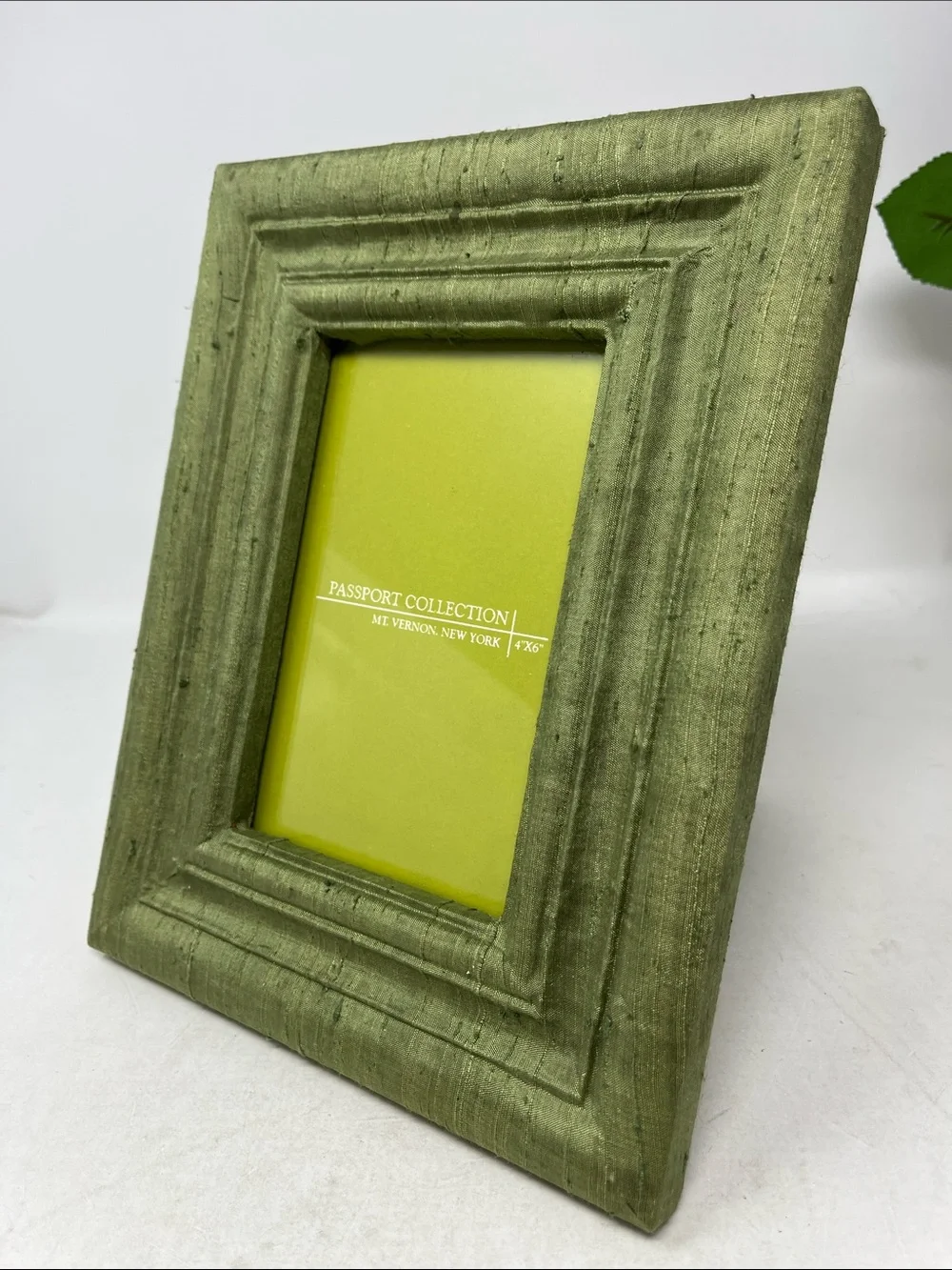 100% SILK HANDCRAFTED 4x6 PICTURE FRAME PASSPORT COLLECTION GREEN SILK
